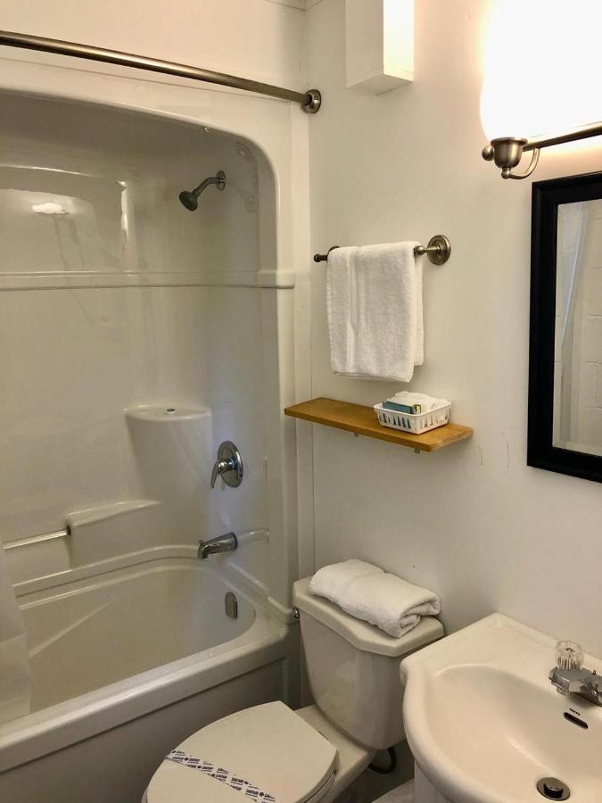 Pines Motel Сикамус Екстериор снимка